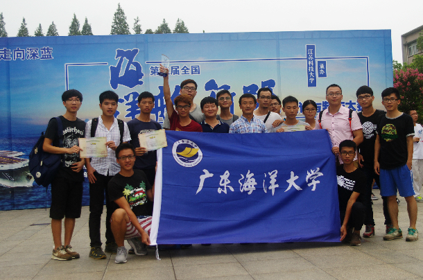 我校參賽選手及指導(dǎo)老師合影.jpg